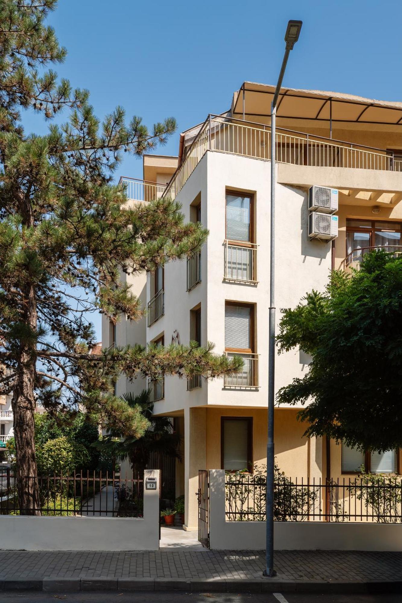 Hotel Milan Primorsko Exterior foto