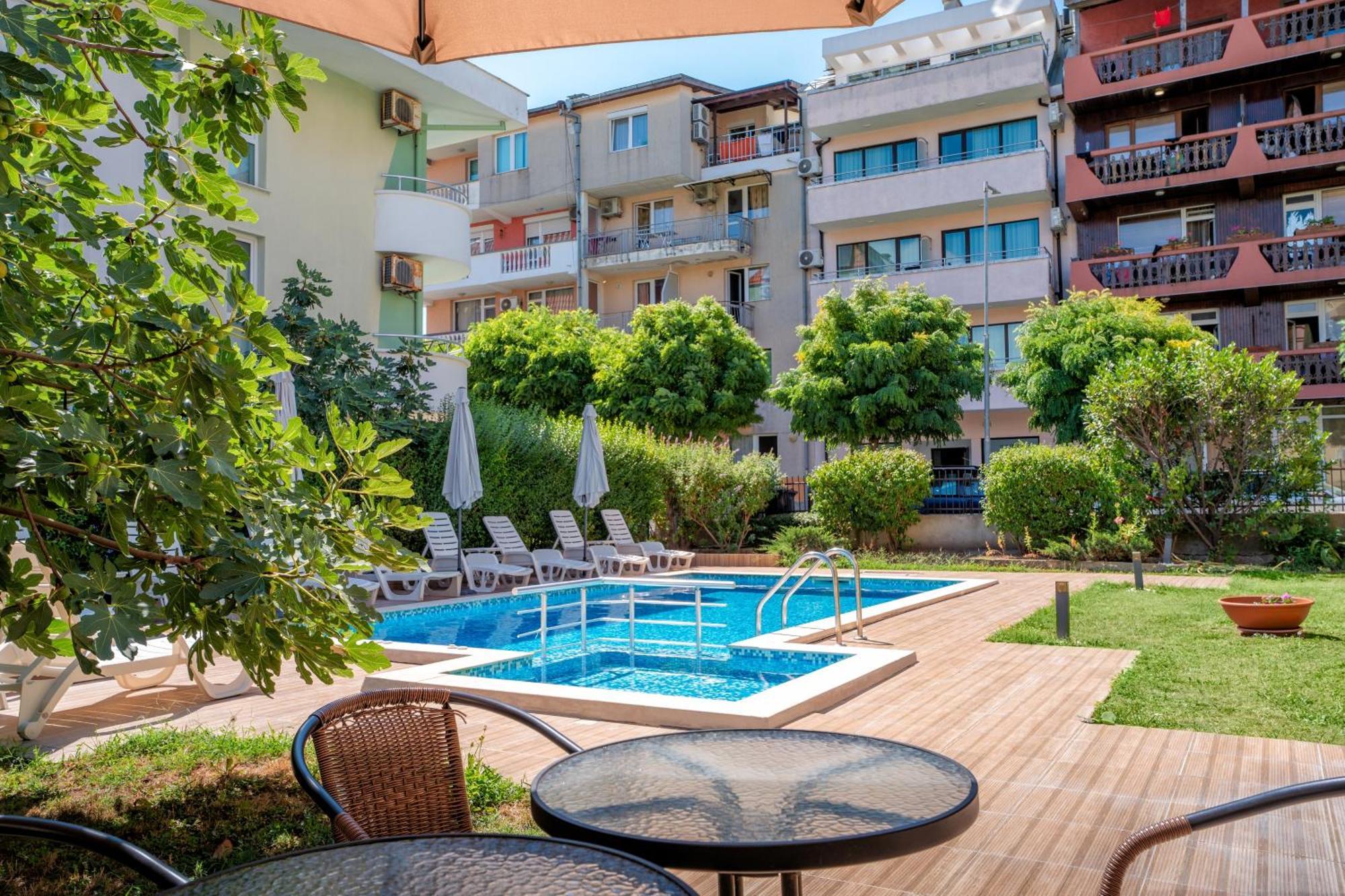 Hotel Milan Primorsko Exterior foto