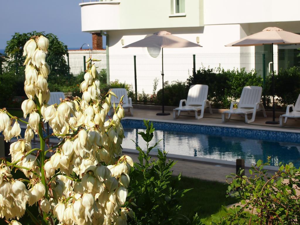 Hotel Milan Primorsko Exterior foto